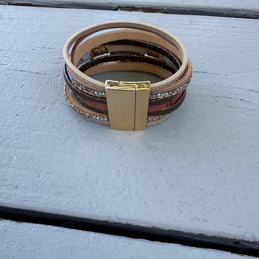 Elegant Boho Layered Cuff Bracelet – Gold & Bronze Leather Mix - Picture 6 of 6